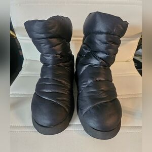 Women's Black Quilted Puffer Winter & Rain Boots - Insulated Slip-On.